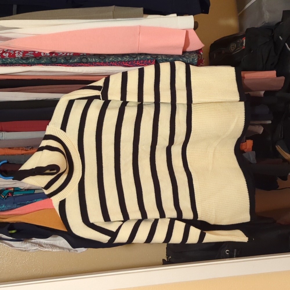 Sweater, no brand name